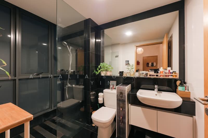 SkySuites 17, 17 Jalan Rajah, 1 Bedroom, 377 sqft, Apartment For Sale, by Athalia Soon Sze Yin, 500107069 - Bathroom - PropertyGuru.com.sg