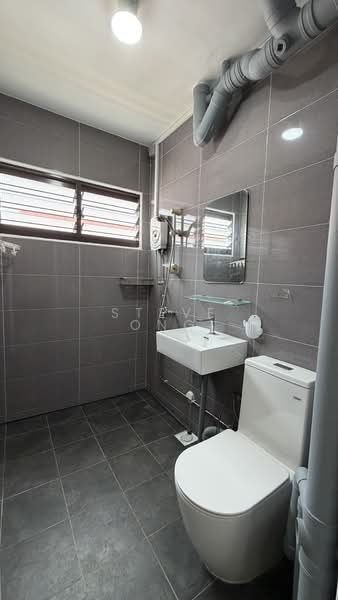 394 Yishun Avenue 6, 394 Yishun Avenue 6, 2 Bedrooms, 1,130 sqft, HDB Flat For Rent, by Steve Ong, 500107083 - Bathroom - PropertyGuru.com.sg