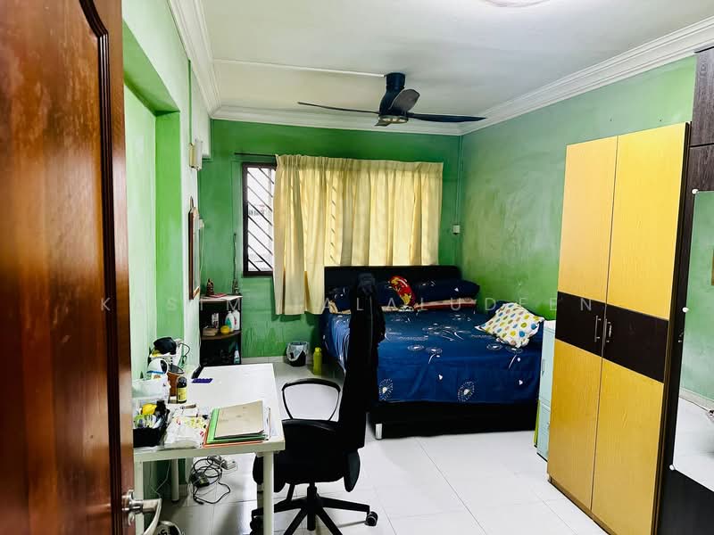 421 Fajar Road, 421 Fajar Road, 3 Bedrooms, 1,313 sqft, HDB Flat For Sale, by Kasim Jalaludeen, 500107090 - Bedroom - PropertyGuru.com.sg