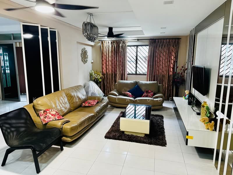 421 Fajar Road, 421 Fajar Road, 3 Bedrooms, 1,313 sqft, HDB Flat For Sale, by Kasim Jalaludeen, 500107090 - Living Room - PropertyGuru.com.sg
