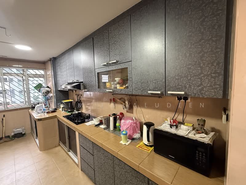 421 Fajar Road, 421 Fajar Road, 3 Bedrooms, 1,313 sqft, HDB Flat For Sale, by Kasim Jalaludeen, 500107090 - Kitchen - PropertyGuru.com.sg