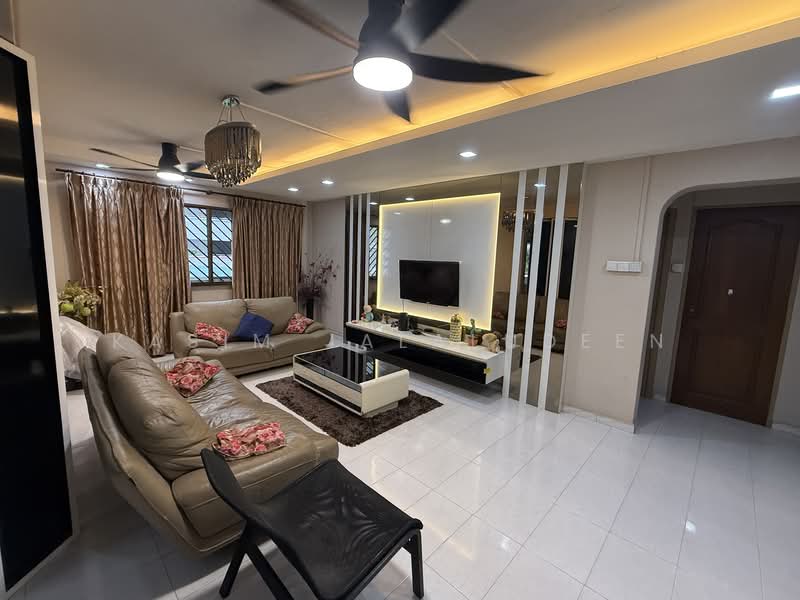 421 Fajar Road, 421 Fajar Road, 3 Bedrooms, 1,313 sqft, HDB Flat For Sale, by Kasim Jalaludeen, 500107090 - Living Room - PropertyGuru.com.sg