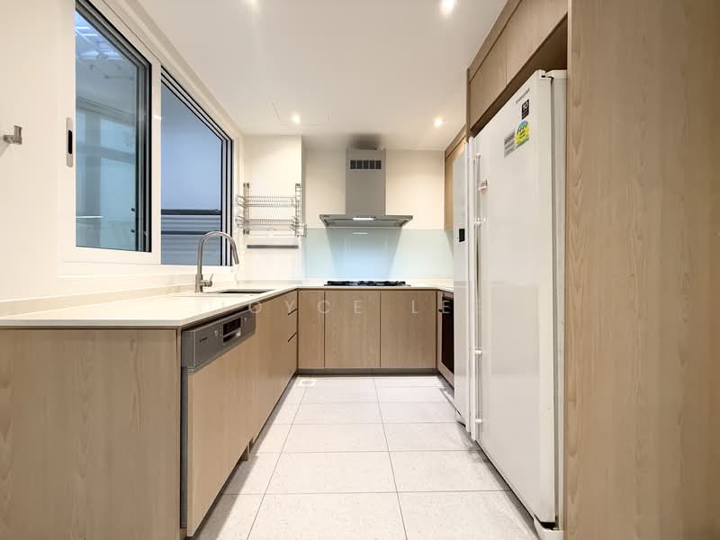 Holland Peak, 27 Holland Hill, 3 Bedrooms, 1,841 sqft, Condominium For Rent, by Joyce Lee, 500107092 - Kitchen - PropertyGuru.com.sg