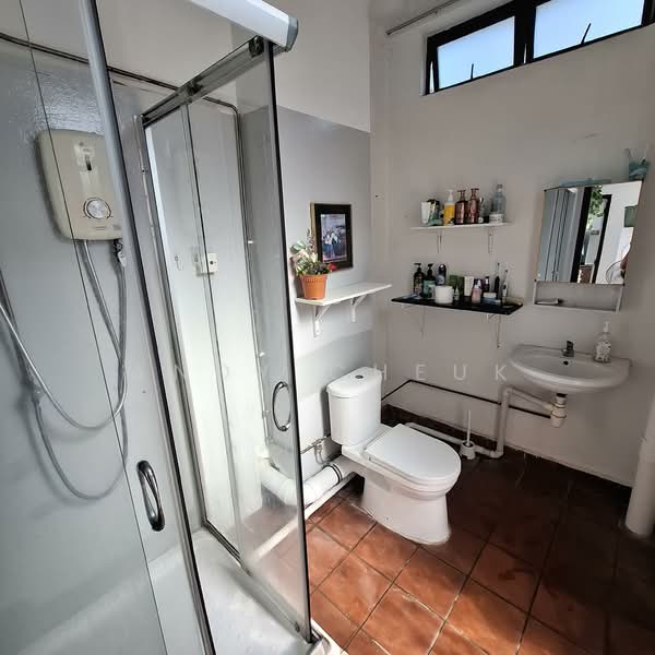 River Valley Court, 338E River Valley Road, Room Rental, 80 sqft, Apartment For Rent, by Andy Cheuk, 500107102 - Bathroom - PropertyGuru.com.sg