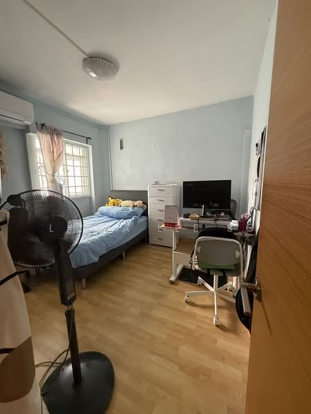 304 Jurong East Street 32, 304 Jurong East Street 32, 3 Bedrooms, 1,012 sqft, HDB Flat For Sale, by Linda Lee SG, 500107109 - Bedroom - PropertyGuru.com.sg