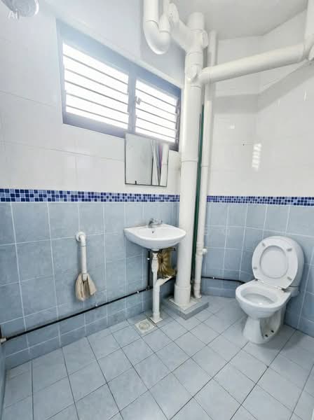 328 Jurong East Street 31, 328 Jurong East Street 31, 3 Bedrooms, 1,130 sqft, HDB Flat For Sale, by Jaety Yeo, 500107116 - Bathroom - PropertyGuru.com.sg