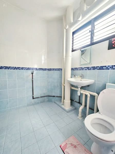 328 Jurong East Street 31, 328 Jurong East Street 31, 3 Bedrooms, 1,130 sqft, HDB Flat For Sale, by Jaety Yeo, 500107116 - Bathroom - PropertyGuru.com.sg