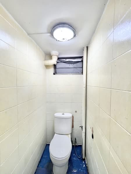8 Lorong 7 Toa Payoh, 8 Lorong 7 Toa Payoh, 2 Bedrooms, 760 sqft, HDB Flat For Rent, by Nick Toh, 500107118 - Bathroom - PropertyGuru.com.sg