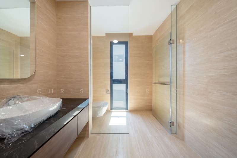 Beautiful Brand New Detached House Grove Drive, Brand New Detached House at Grove Drive, 5 Bedrooms, 12,110 sqft, Bungalow House For Sale, by Christopher Low, 500107121 - Bathroom - PropertyGuru.com.sg