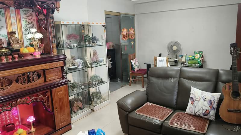 417 Jurong West Street 42, 417 Jurong West Street 42, 3 Bedrooms, 958 sqft, HDB Flat For Sale, by Matthew Lin, 500107122 - Living Room - PropertyGuru.com.sg