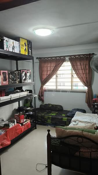 417 Jurong West Street 42, 417 Jurong West Street 42, 3 Bedrooms, 958 sqft, HDB Flat For Sale, by Matthew Lin, 500107122 - Bedroom - PropertyGuru.com.sg