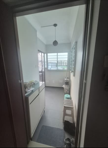 417 Jurong West Street 42, 417 Jurong West Street 42, 3 Bedrooms, 958 sqft, HDB Flat For Sale, by Matthew Lin, 500107122 - Corridor - PropertyGuru.com.sg