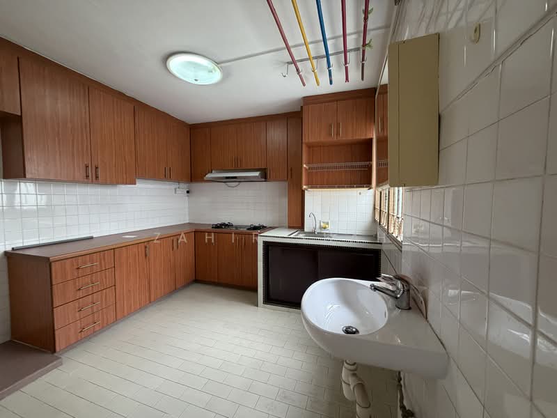 122 Pending Road, 122 Pending Road, 2 Bedrooms, 689 sqft, HDB Flat For Sale, by Zahir Shah, 500107136 - Kitchen - PropertyGuru.com.sg