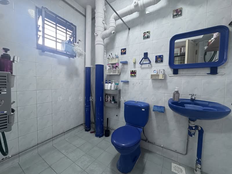 950 Hougang Street 91, 950 Hougang Street 91, 3 Bedrooms, 1,087 sqft, HDB Flat For Sale, by Desrina Goh, 500107154 - Bathroom - PropertyGuru.com.sg