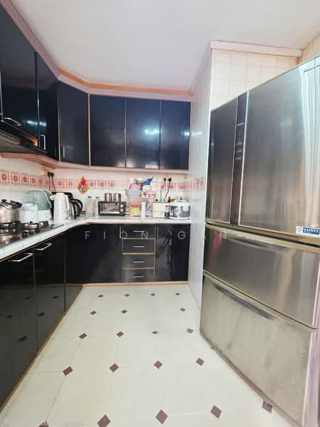 388 Tampines Street 32, 388 Tampines Street 32, 4 Bedrooms, 1,367 sqft, HDB Flat For Sale, by Fion Gan, 500107163 - Kitchen - PropertyGuru.com.sg