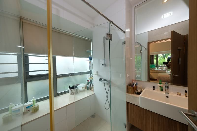 Waterfront Waves, 766 Bedok Reservoir Road, 2 Bedrooms, 990 sqft, Condominium For Sale, by Shanel Liew, 500107166 - Bathroom - PropertyGuru.com.sg