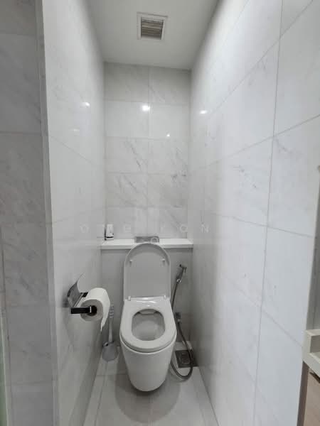 Adria, 12 Derbyshire Road, 2 Bedrooms, 689 sqft, Condominium For Sale, by Ong Kong Joo, 500107172 - Bathroom - PropertyGuru.com.sg