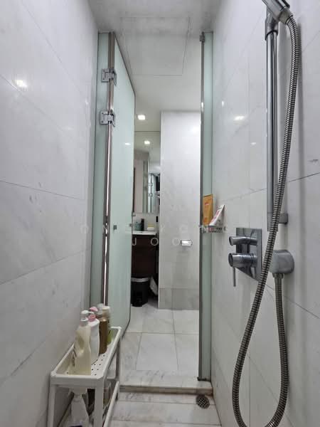 Adria, 12 Derbyshire Road, 2 Bedrooms, 689 sqft, Condominium For Sale, by Ong Kong Joo, 500107172 - Bathroom - PropertyGuru.com.sg
