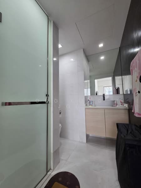 Adria, 12 Derbyshire Road, 2 Bedrooms, 689 sqft, Condominium For Sale, by Ong Kong Joo, 500107172 - Bathroom - PropertyGuru.com.sg