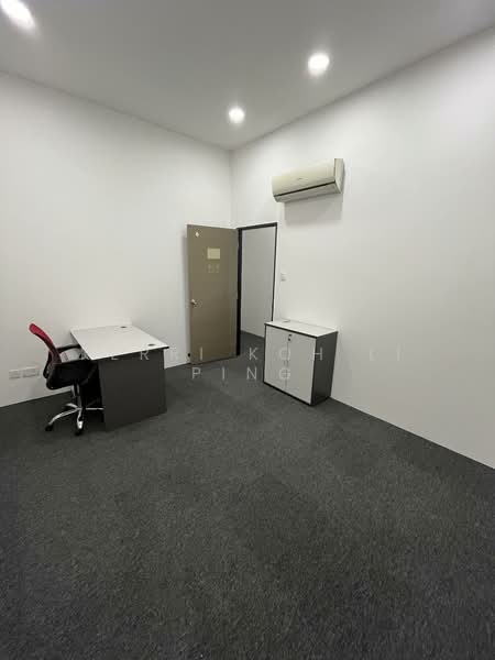 Toh Guan Centre, 21 Toh Guan Road East, 142 sqft, Factory / Workshop (B2) For Rent, by Kerri Koh Li Ping, 500107173 - Interior - CommercialGuru.com.sg