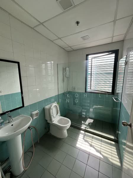 Toh Guan Centre, 21 Toh Guan Road East, 142 sqft, Factory / Workshop (B2) For Rent, by Kerri Koh Li Ping, 500107173 - Bathroom - CommercialGuru.com.sg