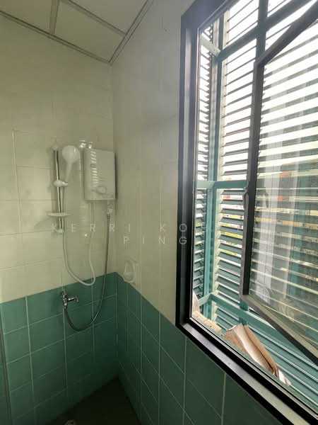 Toh Guan Centre, 21 Toh Guan Road East, 142 sqft, Factory / Workshop (B2) For Rent, by Kerri Koh Li Ping, 500107173 - Bathroom - CommercialGuru.com.sg