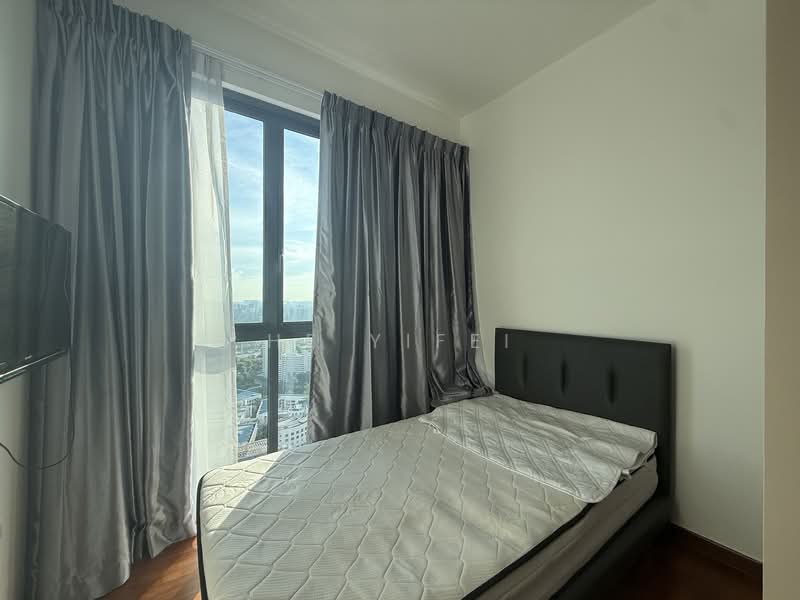 J Gateway, 2 Gateway Drive, 3 Bedrooms, 947 sqft, Condominium For Rent, by He Yifei, 500107182 - Bedroom - PropertyGuru.com.sg