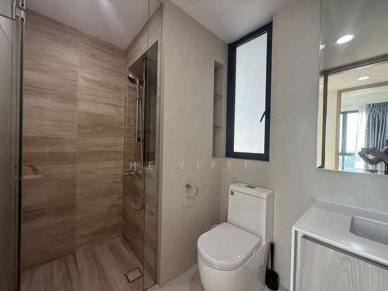 J Gateway, 2 Gateway Drive, 3 Bedrooms, 947 sqft, Condominium For Rent, by He Yifei, 500107182 - Bathroom - PropertyGuru.com.sg