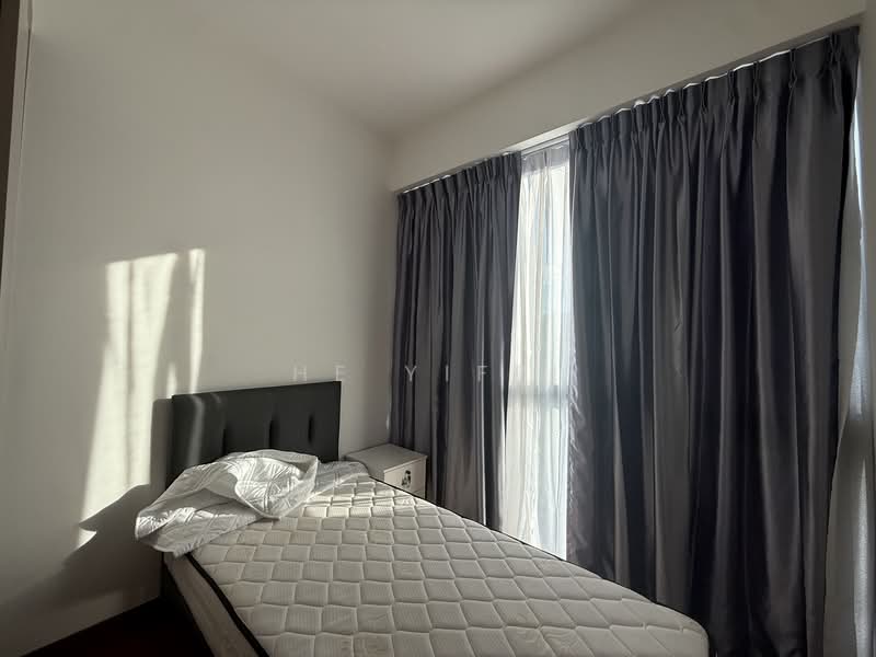 J Gateway, 2 Gateway Drive, 3 Bedrooms, 947 sqft, Condominium For Rent, by He Yifei, 500107182 - Bedroom - PropertyGuru.com.sg