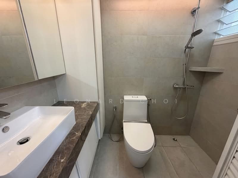 391 Bukit Batok West Avenue 5, 391 Bukit Batok West Avenue 5, 3 Bedrooms, 990 sqft, HDB Flat For Sale, by Leonard Choi, 500107183 - Bathroom - PropertyGuru.com.sg