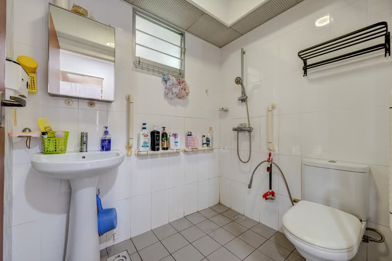 802C Keat Hong Close, 802C Keat Hong Close, 3 Bedrooms, 990 sqft, HDB Flat For Sale, by Conrad Lim  林松泽, 500107187 - Bathroom - PropertyGuru.com.sg