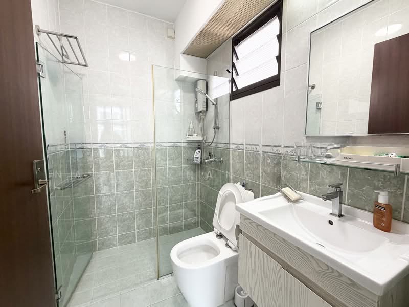 35 Eunos Crescent, 35 Eunos Crescent, 3 Bedrooms, 915 sqft, HDB Flat For Sale, by Nancy Zhang Yani, 500107190 - Master Bathroom - PropertyGuru.com.sg