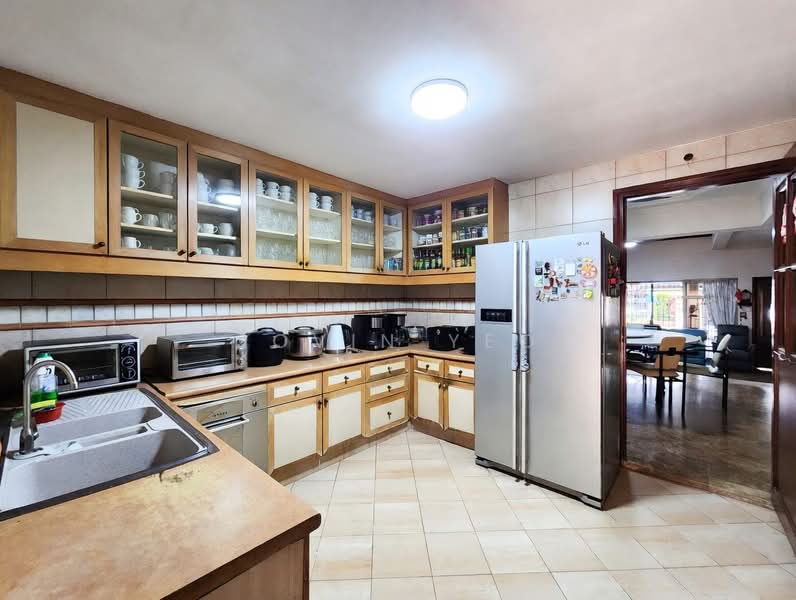 Park Villas, 1 Park Villas Rise, 7 Bedrooms, 3,125 sqft, Terraced House For Sale, by Jovin Yeo, 500107195 - Kitchen - PropertyGuru.com.sg