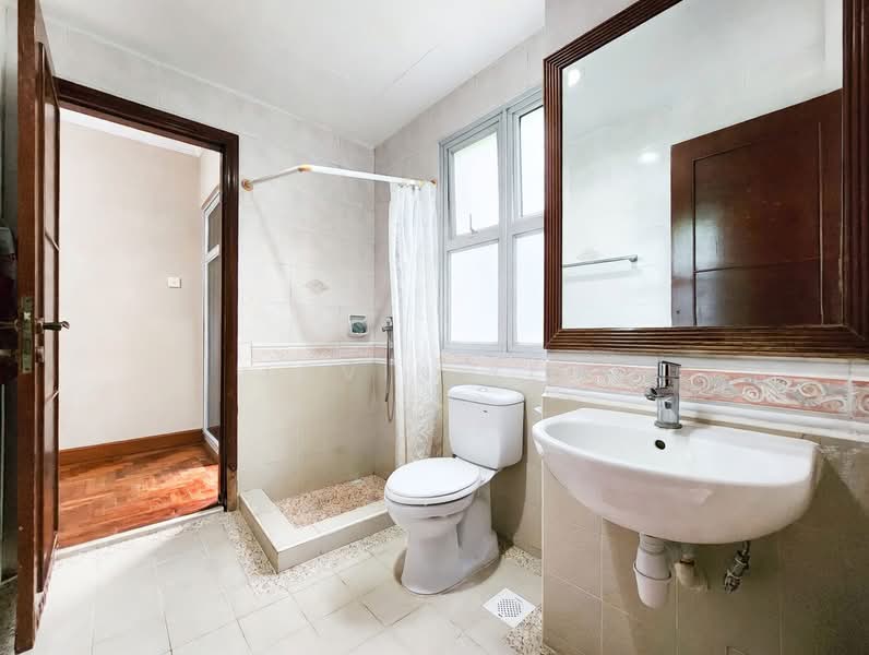 Park Villas, 1 Park Villas Green, Ang Mo Kio / Bishan / Thomson, 7 Bedrooms, 3,125 sqft, Terraced House For Sale, by Jovin Yeo, 500107195 - Bathroom - PropertyGuru.com.sg
