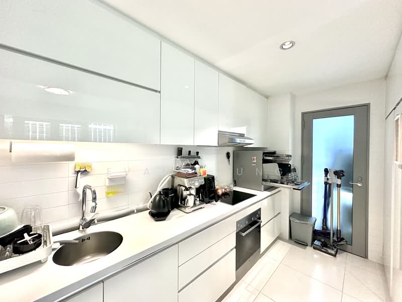 One Shenton, 1 Shenton Way, 2 Bedrooms, 1,108 sqft, Condominium For Sale, by Evan Chung, 500107196 - Kitchen - PropertyGuru.com.sg