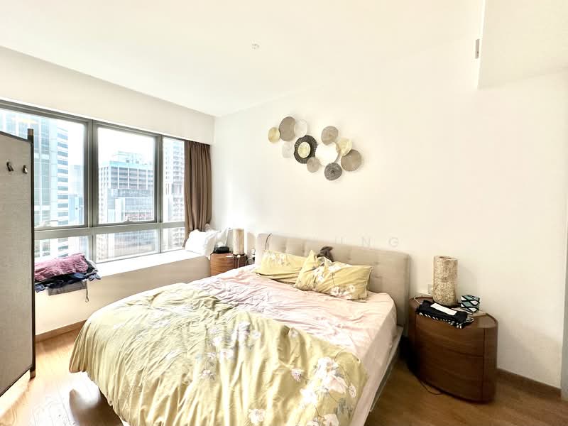 One Shenton, 1 Shenton Way, 2 Bedrooms, 1,108 sqft, Condominium For Sale, by Evan Chung, 500107196 - Master Bedroom - PropertyGuru.com.sg