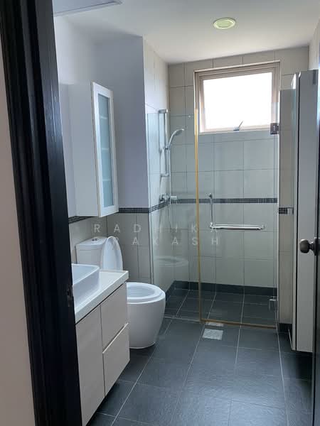 Costa Rhu, 9 Rhu Cross, 4 Bedrooms, 2,217 sqft, Condominium For Sale, by Radhika Prakash, 500107217 - Bathroom - PropertyGuru.com.sg