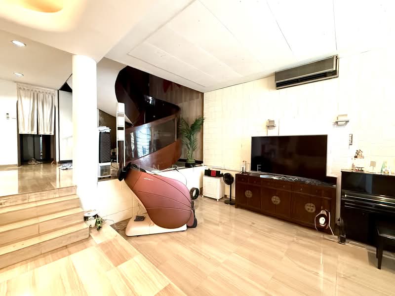 Freehold Semi Detached House at Vanda Vicinity good for A-A or rebuild walk to MRT, Vanda Vicinity, 5 Bedrooms, 3,600 sqft, Semi-Detached House For Sale, by Lindy Lee, 500107225 - Living Room - PropertyGuru.com.sg