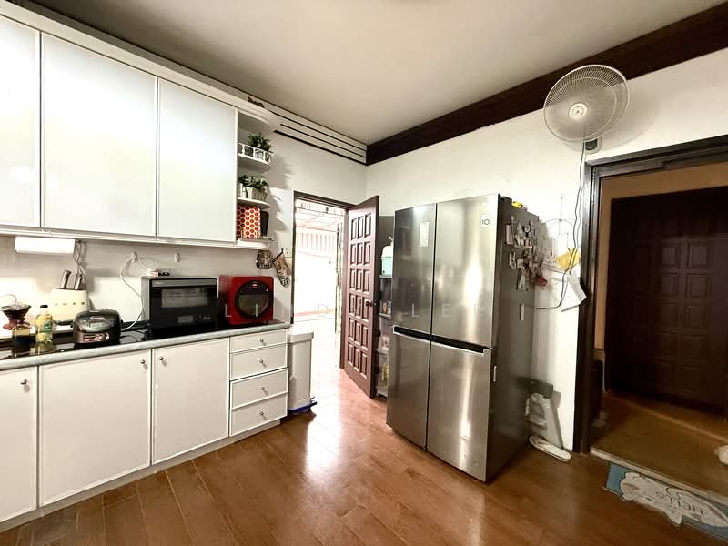 Freehold Semi Detached good for A-A or rebuild walk to MRT, Vanda Vicinity, 5 Bedrooms, 3,600 sqft, Semi-Detached House For Sale, by Lindy Lee, 500107225 - Kitchen - PropertyGuru.com.sg