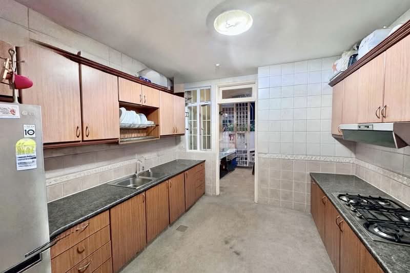 Eastwood Green, 6 Eastwood Green, 7 Bedrooms, 4,600 sqft, Terraced House For Sale, by John Lee, 500107227 - Kitchen - PropertyGuru.com.sg