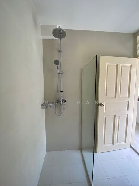 Townerville, 47 McNair Road, 3 Bedrooms, 2,424 sqft, Conservation House For Rent, by Eric Gan, 500107249 - Bathroom - PropertyGuru.com.sg