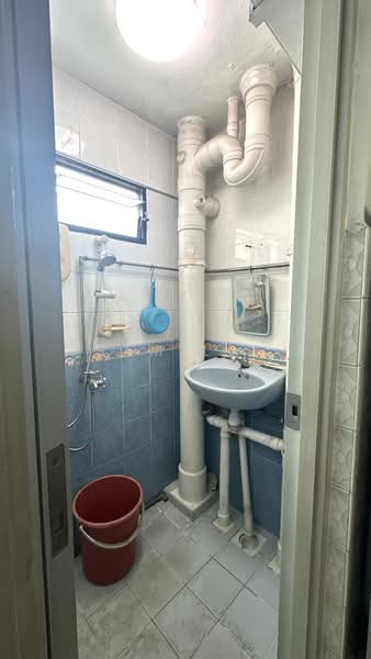 211 Boon Lay Place, 211 Boon Lay Place, 2 Bedrooms, 797 sqft, HDB Flat For Sale, by Sam Lee, 500107258 - Bathroom - PropertyGuru.com.sg