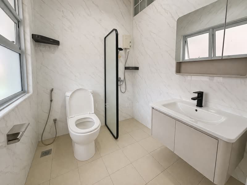 Jln Bunga Rampai, , 4 Bedrooms, 2,450 sqft, Terraced House For Rent, by Iris Peck, 500107262 - Bathroom - PropertyGuru.com.sg