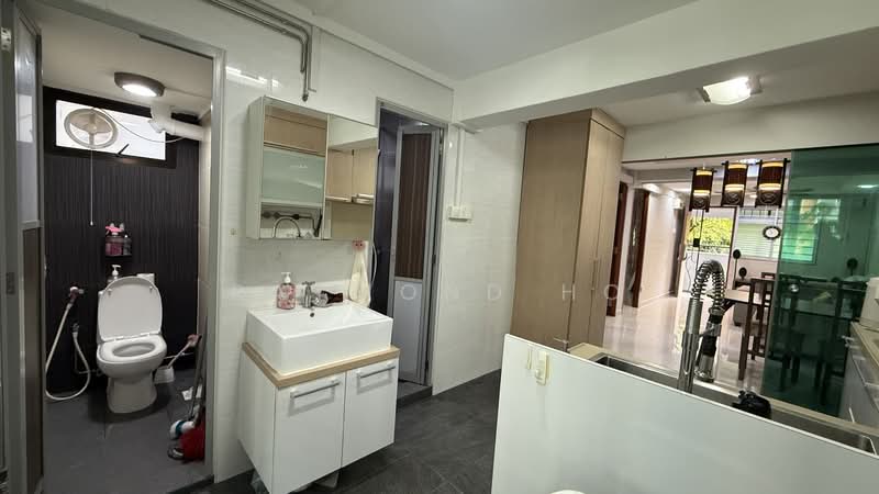 3 Dover Road, 3 Dover Road, 2 Bedrooms, 700 sqft, HDB Flat For Sale, by Raymond Ho, 500107263 - Bathroom - PropertyGuru.com.sg