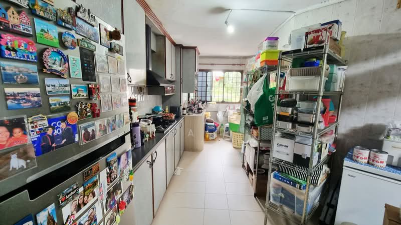 215 Serangoon Avenue 4, 215 Serangoon Avenue 4, 3 Bedrooms, 1,054 sqft, HDB Flat For Sale, by Khai ., 500107274 - Kitchen - PropertyGuru.com.sg