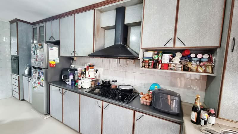 215 Serangoon Avenue 4, 215 Serangoon Avenue 4, 3 Bedrooms, 1,054 sqft, HDB Flat For Sale, by Khai ., 500107274 - Kitchen - PropertyGuru.com.sg