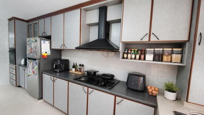 215 Serangoon Avenue 4, 215 Serangoon Avenue 4, 3 Bedrooms, 1,054 sqft, HDB Flat For Sale, by Khai ., 500107274 - Kitchen - PropertyGuru.com.sg