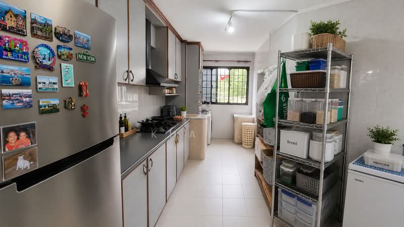 215 Serangoon Avenue 4, 215 Serangoon Avenue 4, 3 Bedrooms, 1,054 sqft, HDB Flat For Sale, by Khai ., 500107274 - Kitchen - PropertyGuru.com.sg