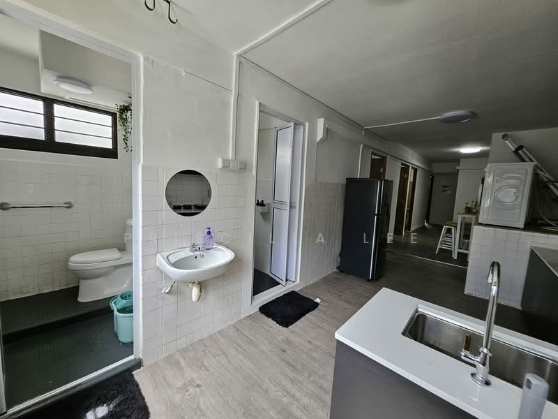 603 Clementi West Street 1, 603 Clementi West Street 1, Room Rental, 100 sqft, HDB Flat For Rent, by Priscilla Lee, 500107332 - Bathroom - PropertyGuru.com.sg