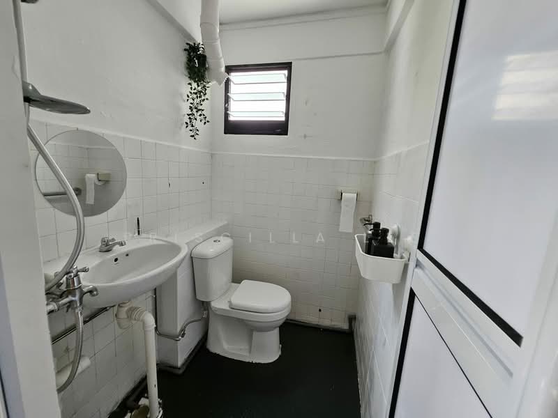 603 Clementi West Street 1, 603 Clementi West Street 1, Room Rental, 100 sqft, HDB Flat For Rent, by Priscilla Lee, 500107332 - Bathroom - PropertyGuru.com.sg